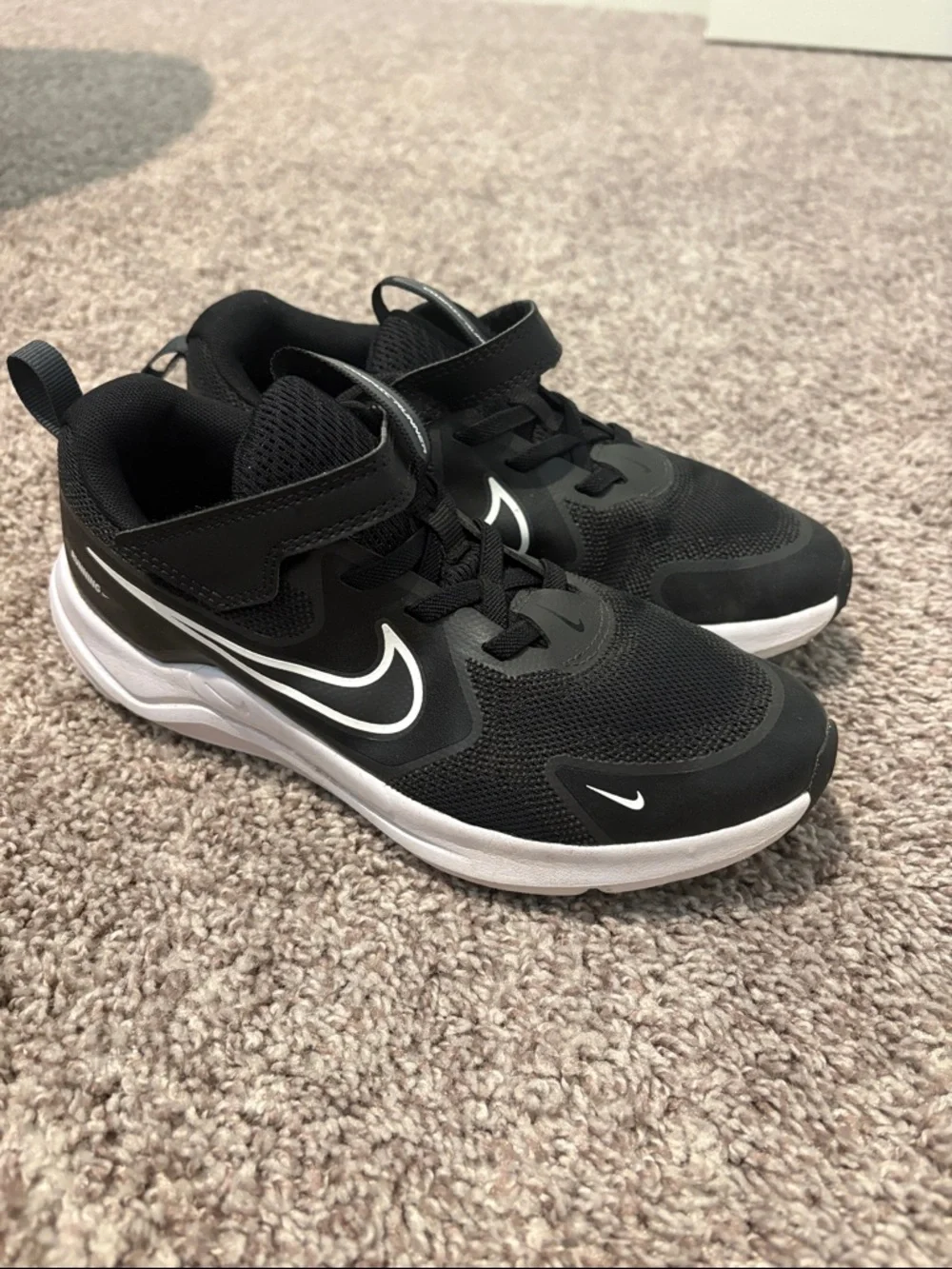 Nike Black and White Kids' Training Shoes - Picture 1 of 4